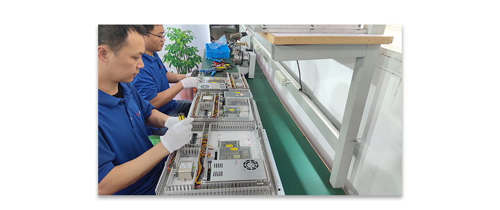 初刻智能打標(biāo)機團隊-激光鐳雕機